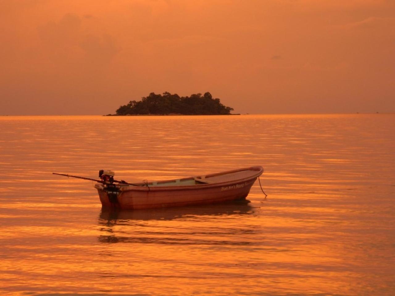 Sandbank Restaurant & Camping Koh Rong Kaoh Touch Eksteriør bilde